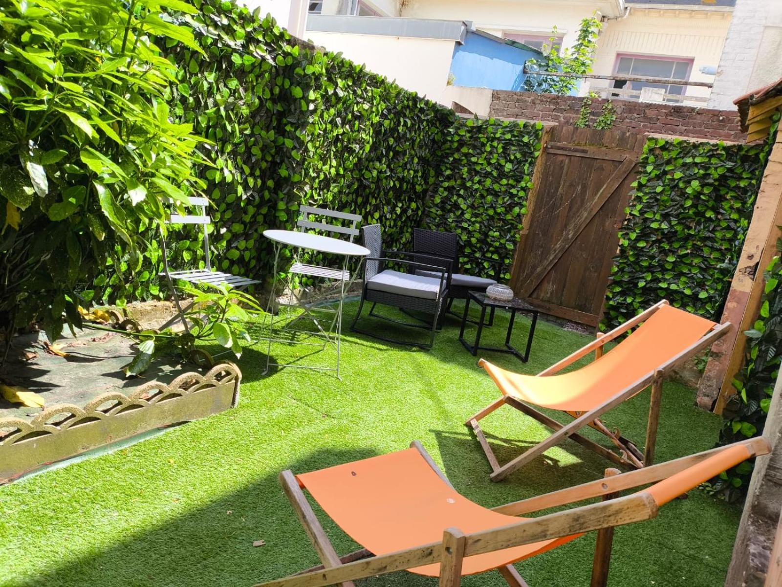 200 M - Rue Pietonne A 300 M - Jardin